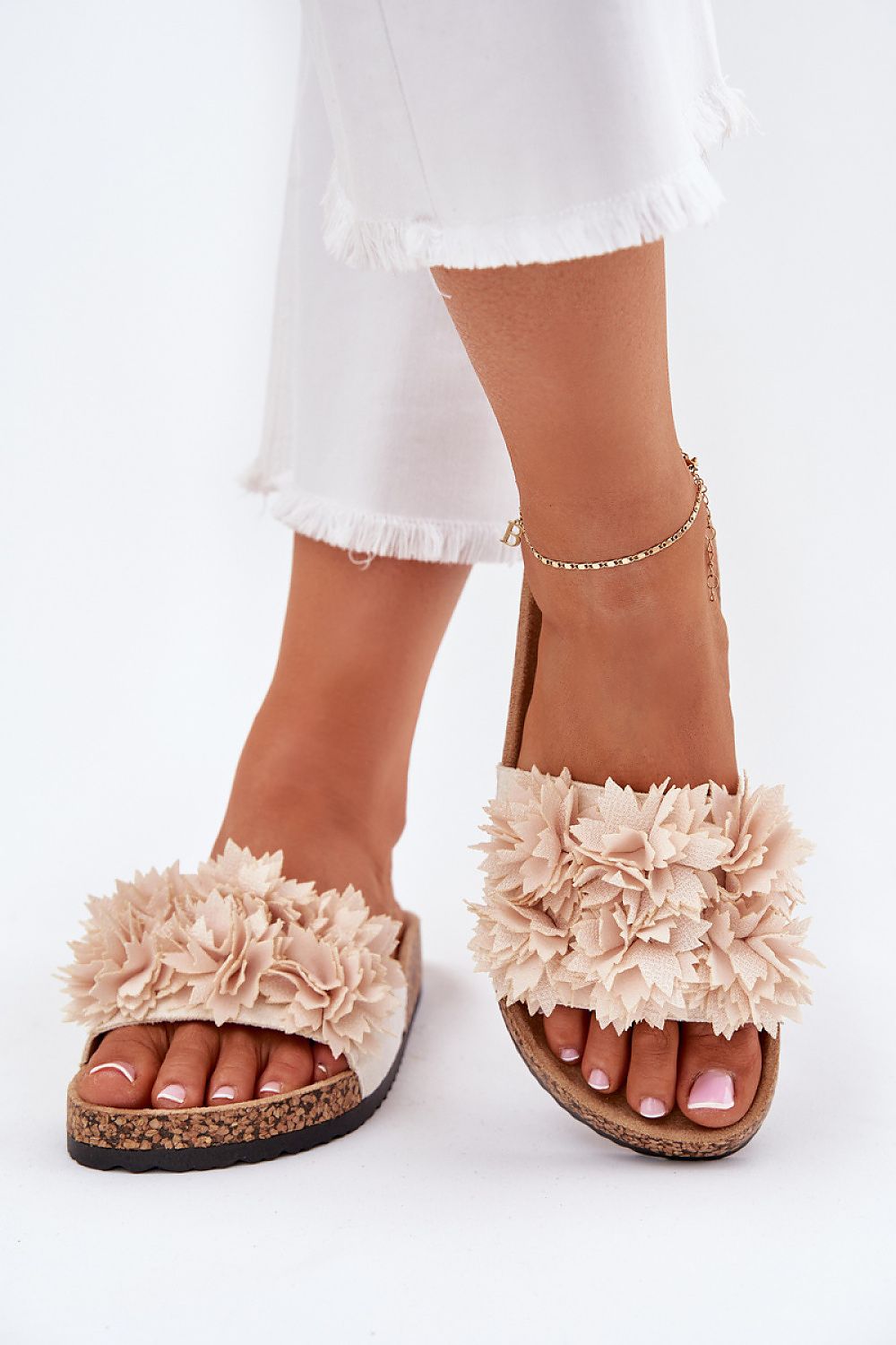 slippers model 215748 Step in style