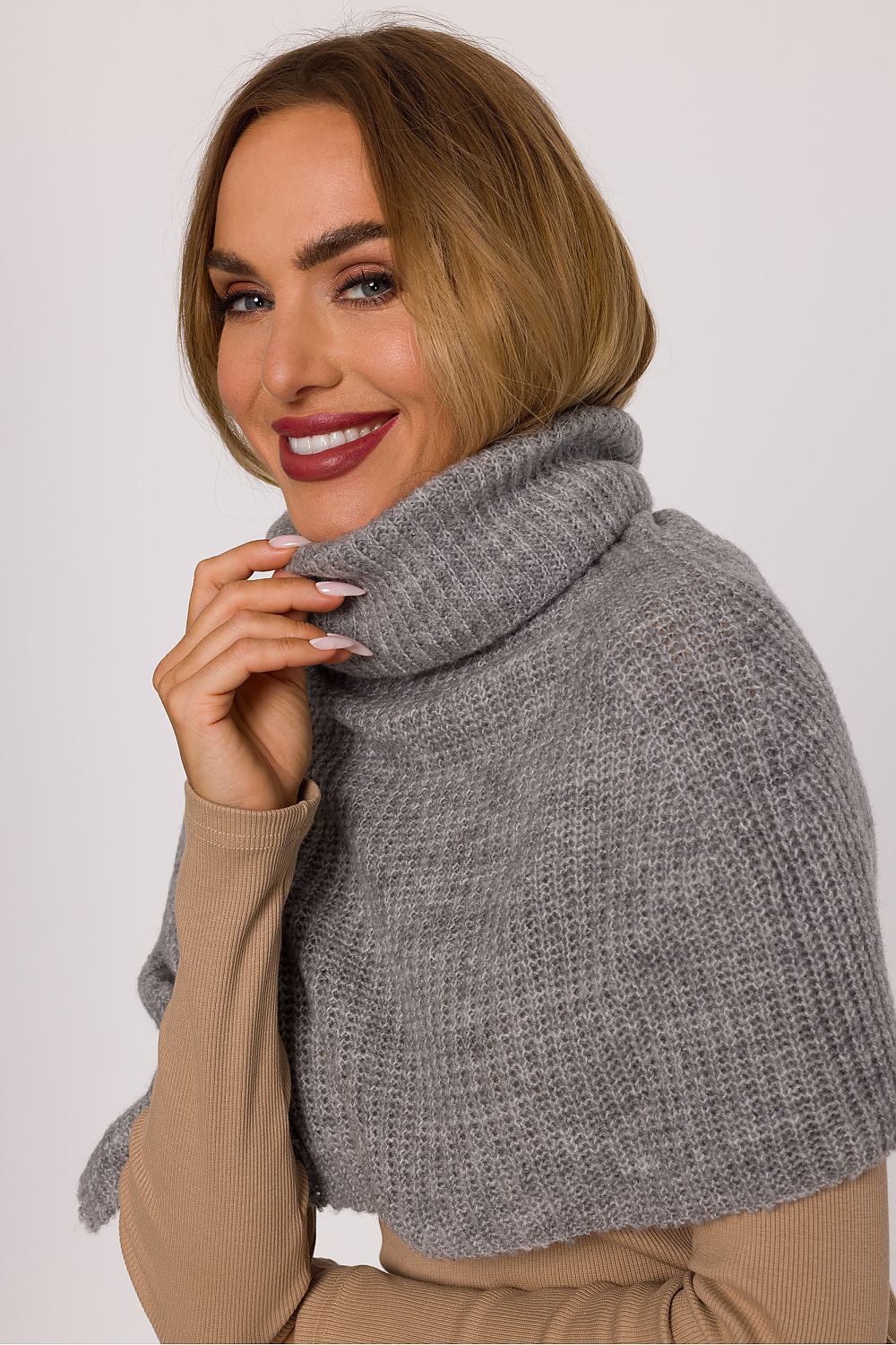  Loop Shawl model 219558 Moe 